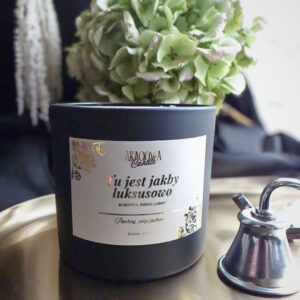 tu jest jakby luksusowo świeca premium