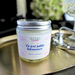 tu jest jakby luksusowo świeca colorfull mała